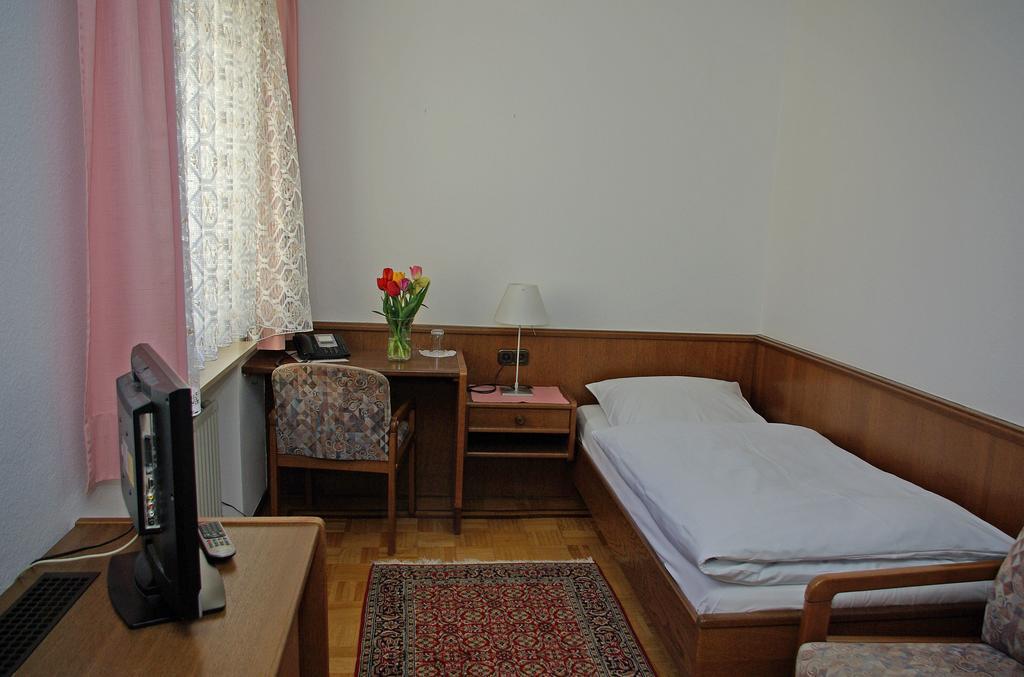 Hotel Alte Bruecke 바트 홈부르크 포어 데어 회에 객실 사진