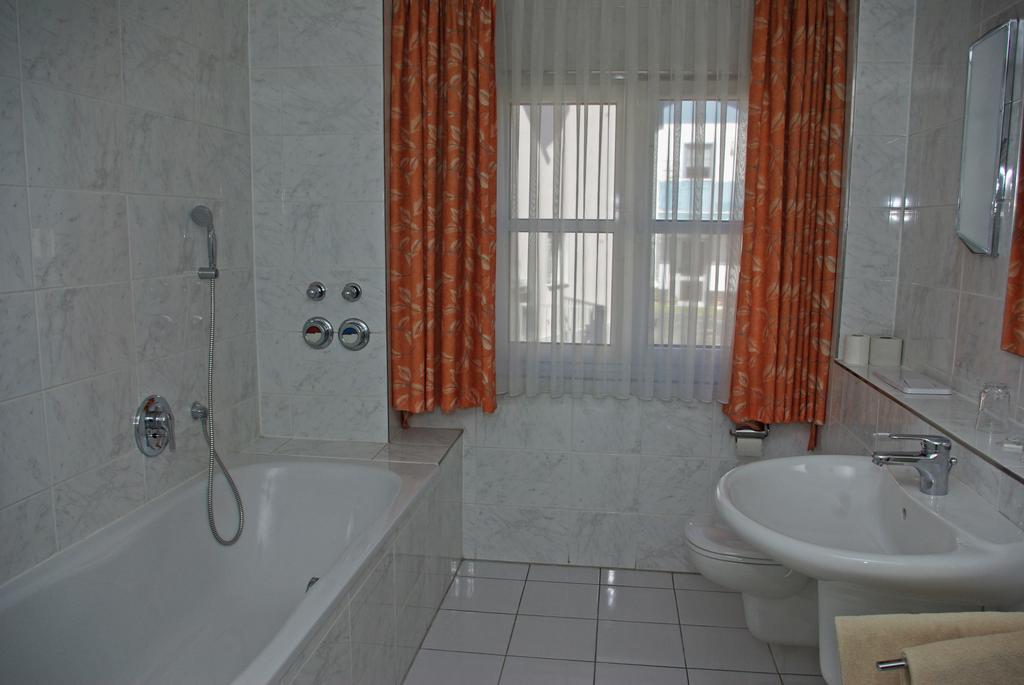 Hotel Alte Bruecke 바트 홈부르크 포어 데어 회에 객실 사진