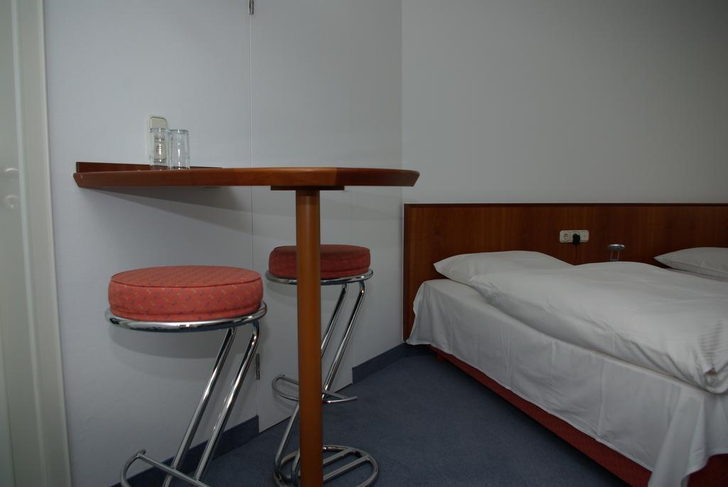 Hotel Alte Bruecke 바트 홈부르크 포어 데어 회에 객실 사진